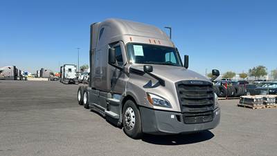 Freightliner Cascadia - 72" Raised Roof Double Bunk Sleeper, Detroit, Automatic, Optimized Idle