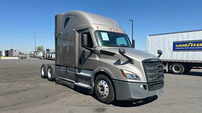Freightliner Cascadia - 72" Raised Roof Double Bunk Sleeper, Detroit, Automatic, Battery Powered HVAC with Optimized Idle