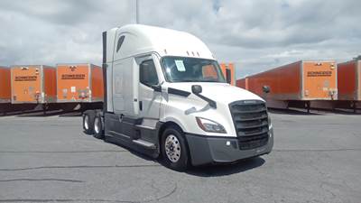 Freightliner Cascadia - 72" Raised Roof Double Bunk Sleeper, Detroit, Automatic, Battery Powered HVAC with Optimized Idle