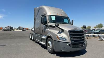 Freightliner Cascadia - 72" Raised Roof Double Bunk Sleeper, Detroit, Automatic, Optimized Idle