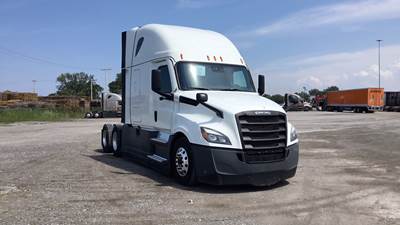 Freightliner Cascadia - 72" Raised Roof Double Bunk Sleeper, Detroit, Automatic, Battery Powered HVAC with Optimized Idle