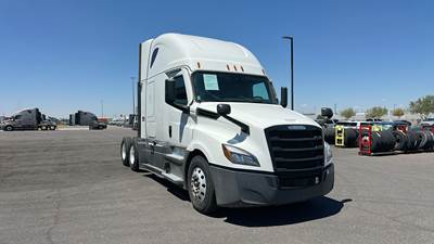 Freightliner Cascadia - 72" Raised Roof Double Bunk Sleeper, Detroit, Automatic, Optimized Idle