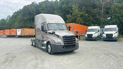 Freightliner Cascadia - 72" Raised Roof Double Bunk Sleeper, Detroit, Automatic, Battery Powered HVAC with Optimized Idle
