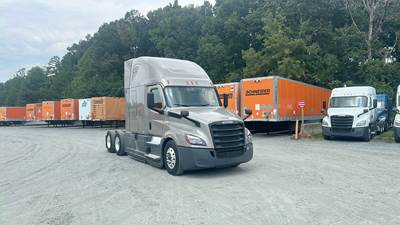 Freightliner Cascadia - 72" Raised Roof Double Bunk Sleeper, Detroit, Automatic, Battery Powered HVAC with Optimized Idle