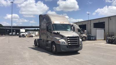 Freightliner Cascadia - 72" Raised Roof Double Bunk Sleeper, Detroit, Automatic, Optimized Idle