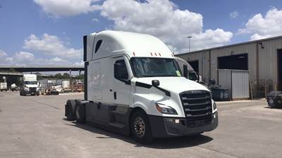 Freightliner Cascadia - 72" Raised Roof Double Bunk Sleeper, Detroit, Automatic, Battery Powered HVAC with Optimized Idle