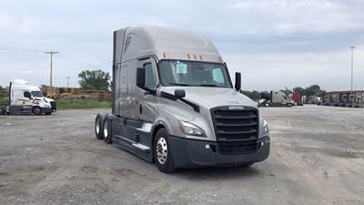 Freightliner Cascadia - 72" Raised Roof Double Bunk Sleeper, Detroit, Automatic, Battery Powered HVAC with Optimized Idle