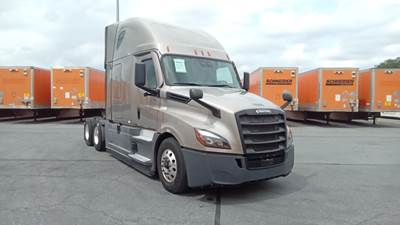 Freightliner Cascadia - 72" Raised Roof Double Bunk Sleeper, Detroit, Automatic, Battery Powered HVAC with Optimized Idle