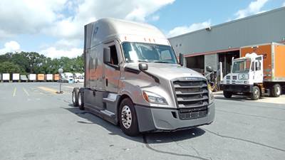 Freightliner Cascadia - 72" Raised Roof Double Bunk Sleeper, Detroit, Automatic, Battery Powered HVAC with Optimized Idle