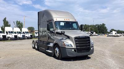 Freightliner Cascadia - 72" Raised Roof Double Bunk Sleeper, Detroit, Automatic, Battery Powered HVAC with Optimized Idle