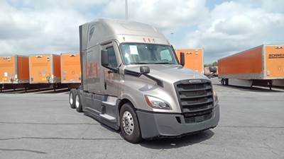 Freightliner Cascadia - 72" Raised Roof Double Bunk Sleeper, Detroit, Automatic, Battery Powered HVAC with Optimized Idle