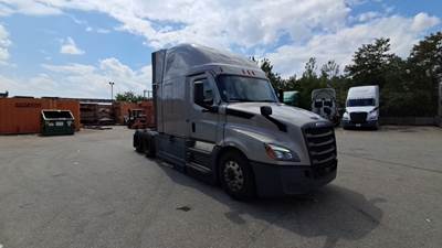 Freightliner Cascadia - 72" Raised Roof Double Bunk Sleeper, Detroit, Automatic, Battery Powered HVAC with Optimized Idle
