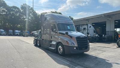 Freightliner Cascadia - 72" Raised Roof Double Bunk Sleeper, Detroit, Automatic, Optimized Idle