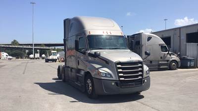 Freightliner Cascadia - 72" Raised Roof Double Bunk Sleeper, Detroit, Automatic, Optimized Idle