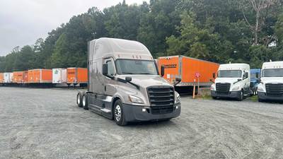 Freightliner Cascadia - 72" Raised Roof Double Bunk Sleeper, Detroit, Automatic, Battery Powered HVAC with Optimized Idle