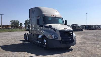 Freightliner Cascadia - 72" Raised Roof Double Bunk Sleeper, Detroit, Automatic, Battery Powered HVAC with Optimized Idle