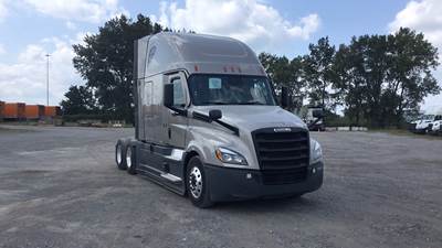 Freightliner Cascadia - 72" Raised Roof Double Bunk Sleeper, Detroit, Automatic, Battery Powered HVAC with Optimized Idle