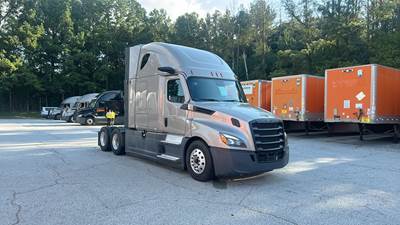 Freightliner Cascadia - 72" Raised Roof Double Bunk Sleeper, Detroit, Automatic, Battery Powered HVAC with Optimized Idle, MirrorEye Equipped