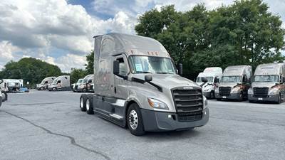 Freightliner Cascadia - 72" Raised Roof Double Bunk Sleeper, Detroit, Automatic, Battery Powered HVAC with Optimized Idle