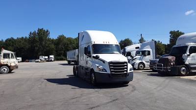 Freightliner Cascadia - 72" Raised Roof Double Bunk Sleeper, Detroit, Automatic, Battery Powered HVAC with Optimized Idle