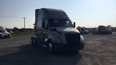 Freightliner Cascadia - 72" Raised Roof Double Bunk Sleeper, Detroit, Automatic, Optimized Idle