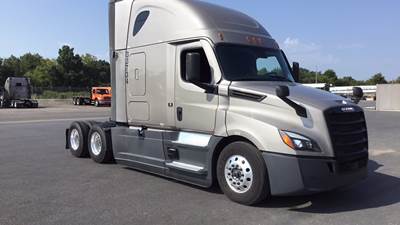 Freightliner Cascadia - 72" Raised Roof Double Bunk Sleeper, Detroit, Automatic, Optimized Idle