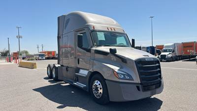 Freightliner Cascadia - 72" Raised Roof Double Bunk Sleeper, Detroit, Automatic, Battery Powered HVAC with Optimized Idle