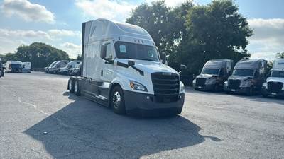 Freightliner Cascadia - 72" Raised Roof Double Bunk Sleeper, Detroit, Automatic, Battery Powered HVAC with Optimized Idle