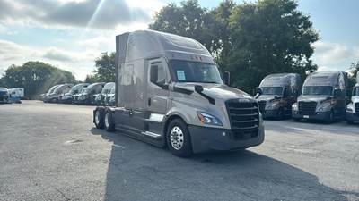 Freightliner Cascadia - 72" Raised Roof Double Bunk Sleeper, Detroit, Automatic, Battery Powered HVAC with Optimized Idle