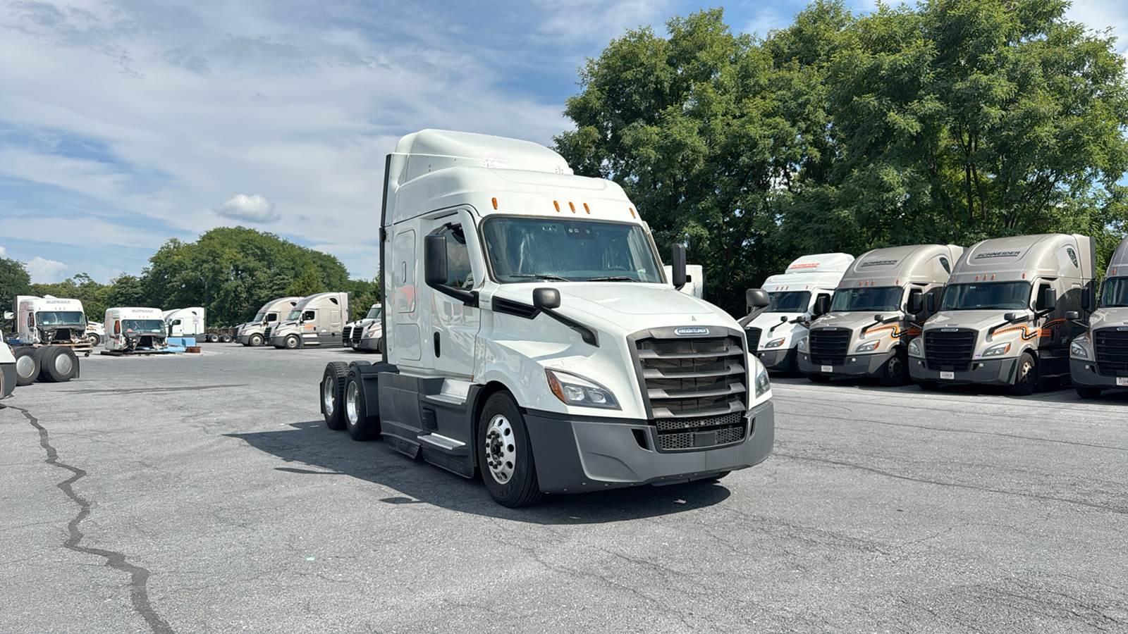 2022 Freightliner sleeper semi-truck