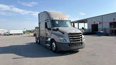 Freightliner Cascadia - 72" Raised Roof Double Bunk Sleeper, Detroit, Automatic, Battery Powered HVAC with Optimized Idle