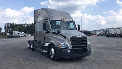 Freightliner Cascadia - 72" Raised Roof Double Bunk Sleeper, Detroit, Automatic, Battery Powered HVAC with Optimized Idle