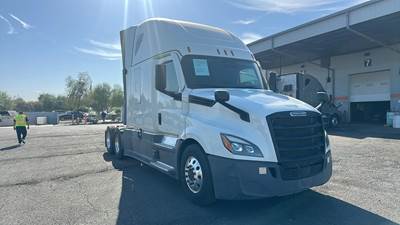 Freightliner Cascadia - 72" Raised Roof Double Bunk Sleeper, Detroit, Automatic, Battery Powered HVAC with Optimized Idle
