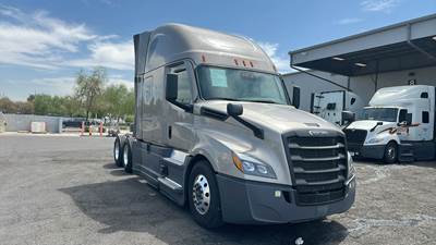 Freightliner Cascadia - 72" Raised Roof Double Bunk Sleeper, Detroit, Automatic, Battery Powered HVAC with Optimized Idle