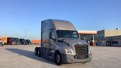 Freightliner Cascadia - 72" Raised Roof Double Bunk Sleeper, Detroit, Automatic, Battery Powered HVAC with Optimized Idle