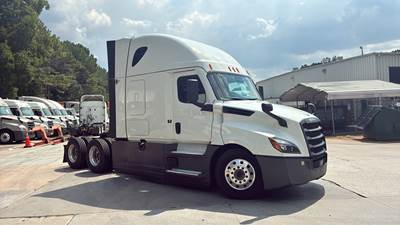 Freightliner Cascadia - 72" Raised Roof Double Bunk Sleeper, Detroit, Automatic, Battery Powered HVAC with Optimized Idle