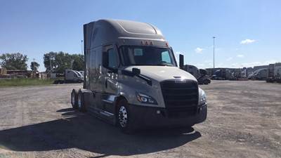 Freightliner Cascadia - 72" Raised Roof Double Bunk Sleeper, Detroit, Automatic, Battery Powered HVAC with Optimized Idle
