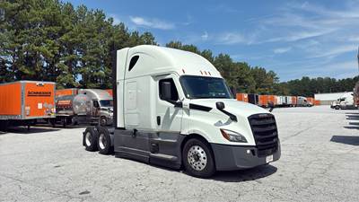 Freightliner Cascadia - 72" Raised Roof Double Bunk Sleeper, Detroit, Automatic, Battery Powered HVAC with Optimized Idle