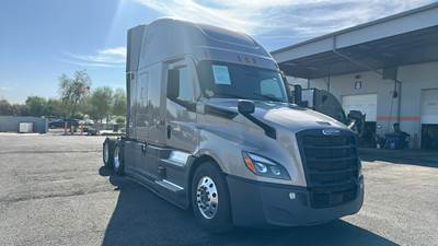 Freightliner Cascadia - 72" Raised Roof Double Bunk Sleeper, Detroit, Automatic, Optimized Idle