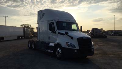 Freightliner Cascadia - 72" Raised Roof Double Bunk Sleeper, Detroit, Automatic, Battery Powered HVAC with Optimized Idle