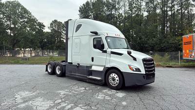 Freightliner Cascadia - 72" Raised Roof Double Bunk Sleeper, Detroit, Automatic, Battery Powered HVAC with Optimized Idle
