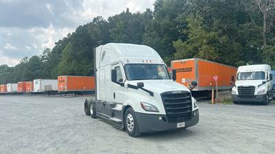 Freightliner Cascadia - 72" Raised Roof Double Bunk Sleeper, Detroit, Automatic, Battery Powered HVAC with Optimized Idle