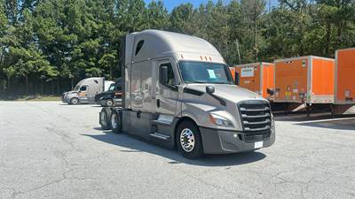 Freightliner Cascadia - 72" Raised Roof Double Bunk Sleeper, Detroit, Automatic, Battery Powered HVAC with Optimized Idle
