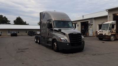 Freightliner Cascadia - 72" Raised Roof Double Bunk Sleeper, Detroit, Automatic, Battery Powered HVAC with Optimized Idle