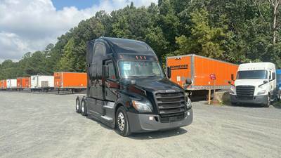 Freightliner Cascadia - 72" Raised Roof Double Bunk Sleeper, Detroit, Automatic, Battery Powered HVAC with Optimized Idle