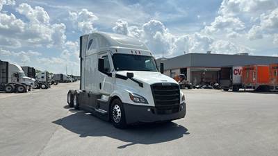 Freightliner Cascadia - 72" Raised Roof Double Bunk Sleeper, Detroit, Automatic, Battery Powered HVAC with Optimized Idle