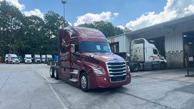 Freightliner Cascadia - 72" Raised Roof Double Bunk Sleeper w/ Lounge, Detroit, Automatic, Battery Powered HVAC with Optimized Idle