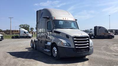 Freightliner Cascadia - 72" Raised Roof Double Bunk Sleeper, Detroit, Automatic, Optimized Idle, MirrorEye Equipped