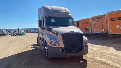 Freightliner Cascadia - 72" Raised Roof Double Bunk Sleeper, Detroit, Automatic, Battery Powered HVAC with Optimized Idle