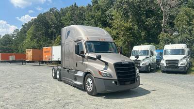 Freightliner Cascadia - 72" Raised Roof Double Bunk Sleeper, Detroit, Automatic, Battery Powered HVAC with Optimized Idle